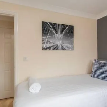 Toast - Hillbrook Holiday home Thornaby on Tees